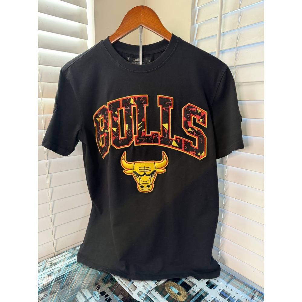 Pro Standard CHICAGO BULLS T Shirt S Mens‎ SEWN NBA PATCH LOGO'S Rare Black Gold